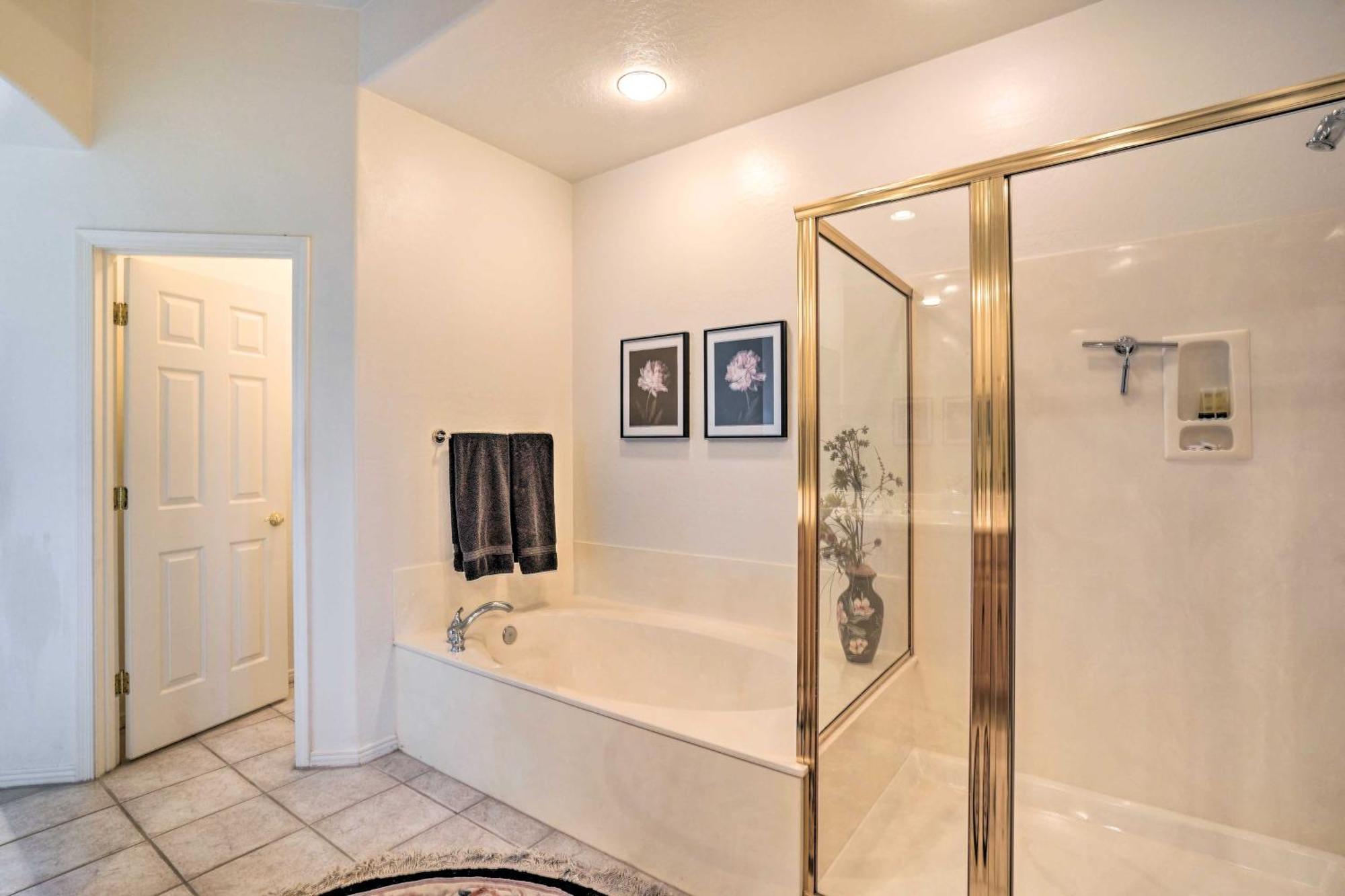 Abode With Pool Access, Walkable Location *