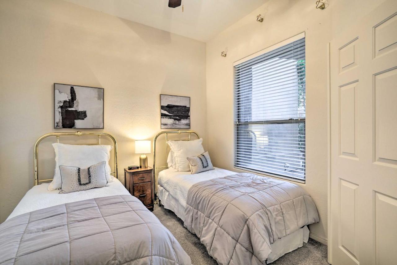 Abode With Pool Access, Walkable Location Casa de férias *